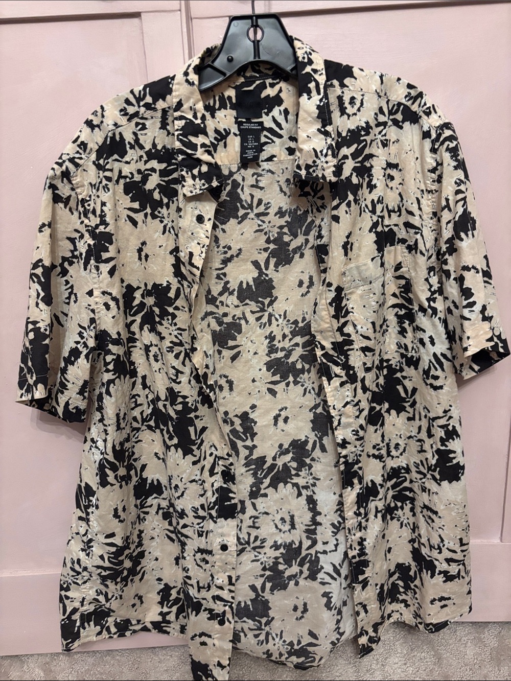 Men's Short Sleeve Button Shirt in Black and Cream Floral Print H&M